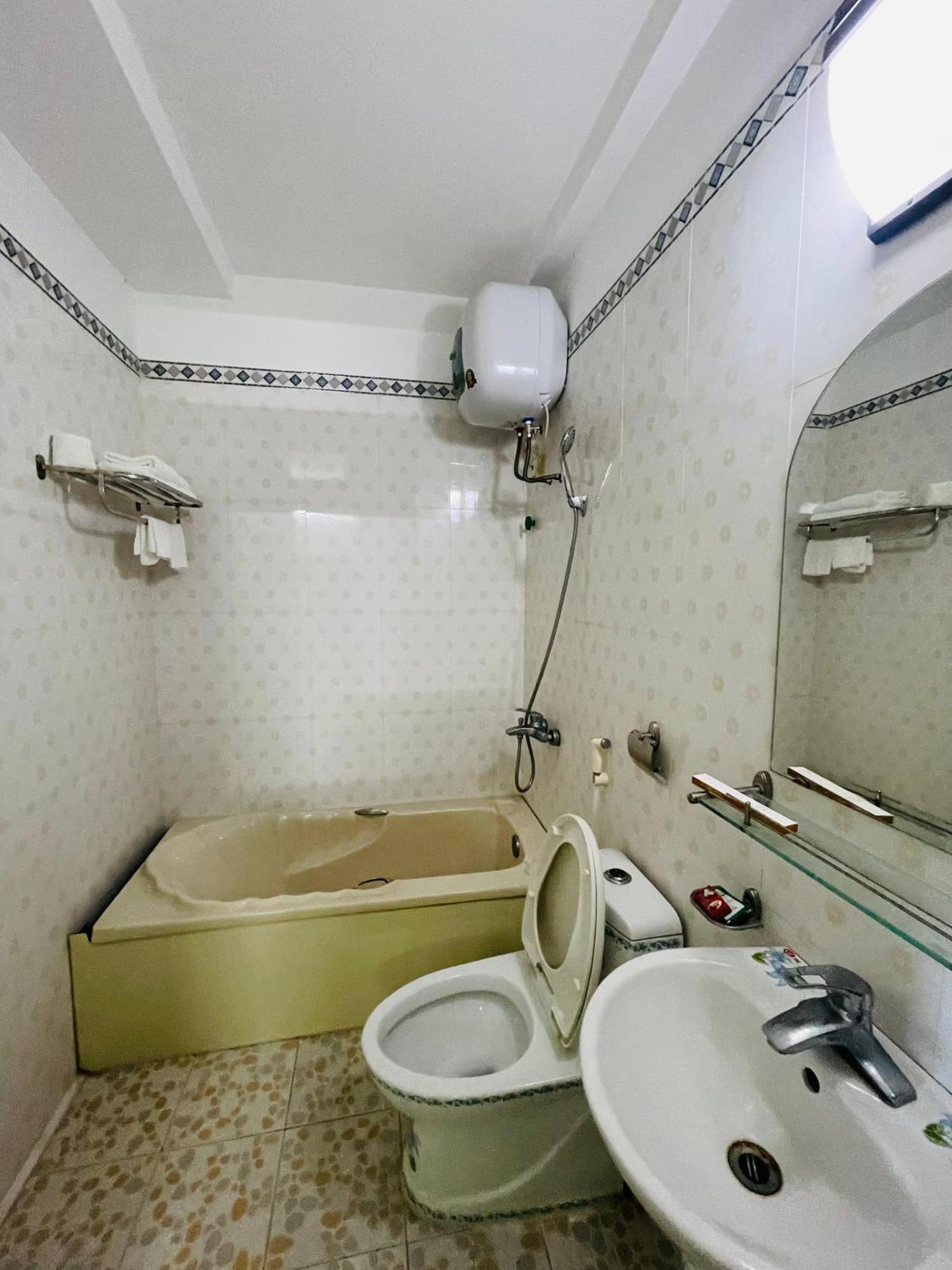 Khách Sạn Ngọc Ly 8 Thanh Hóa Exterior foto